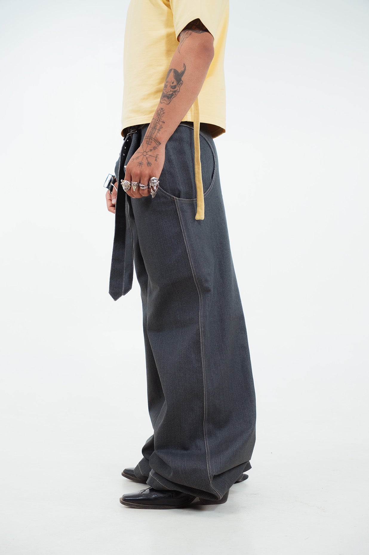 Mool gunda shoulder slit top