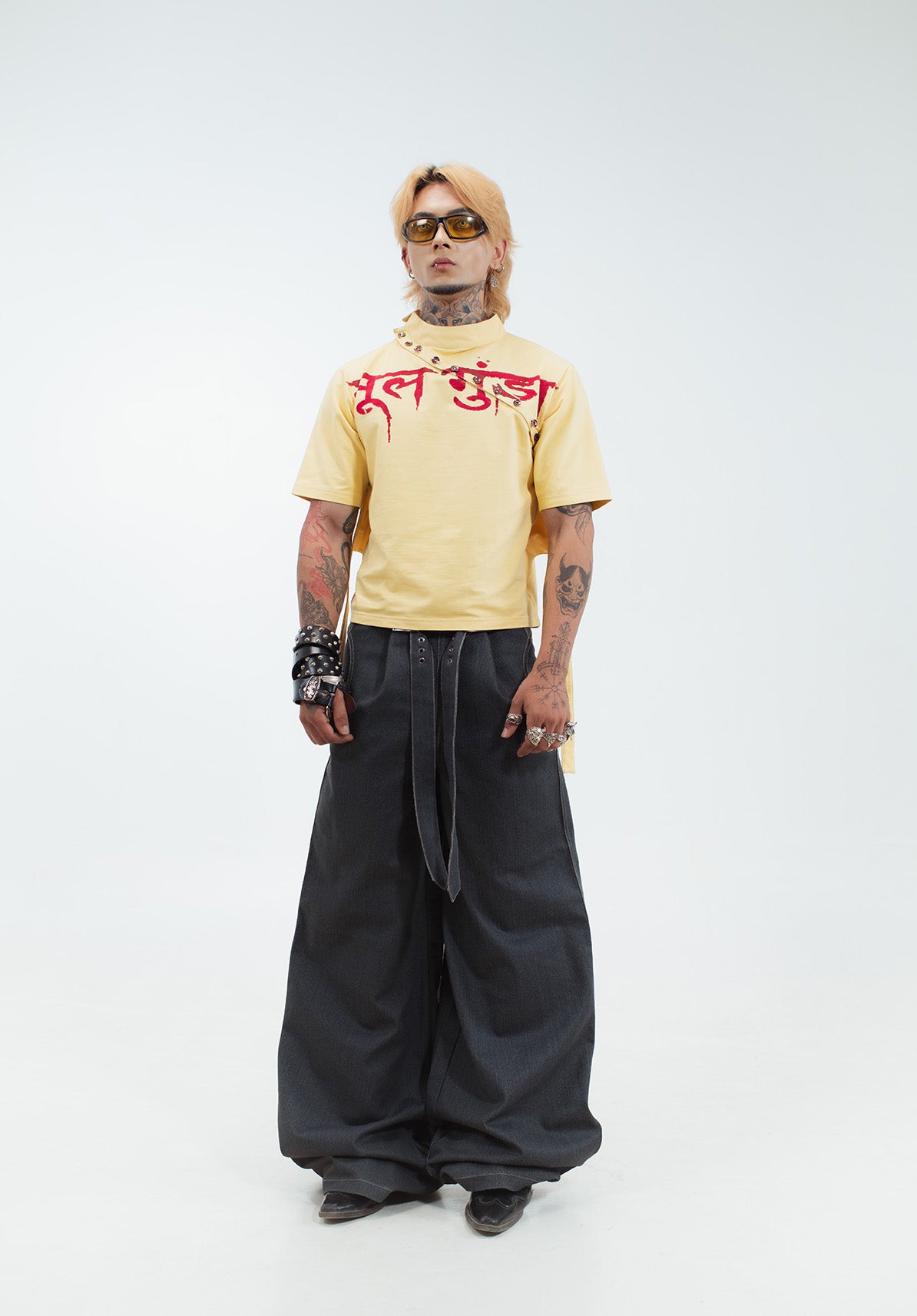 Mool gunda shoulder slit top