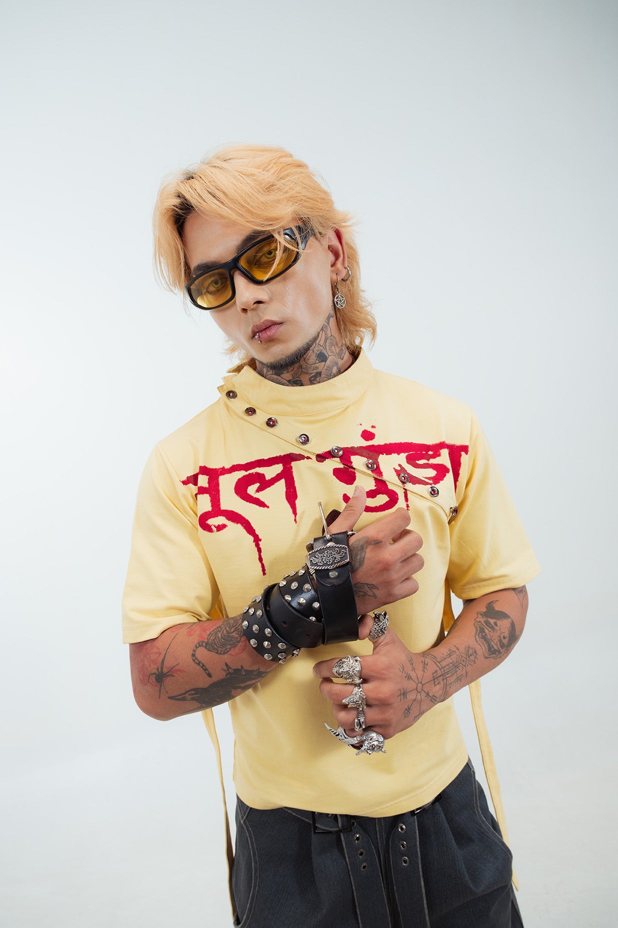 Mool gunda shoulder slit top